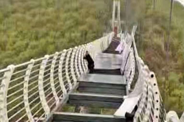 Man Dangling From 330 Foot Glass Bridge in China