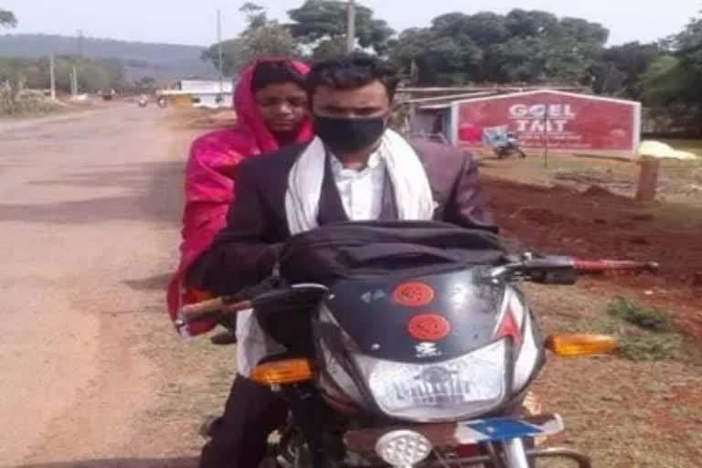 young-man-returned-by-marrying-his-wife-on-a-bike-during-lockdown-in-balrampur