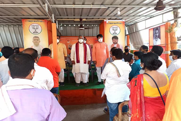 শীতলকুচি কাণ্ডে প্রতিহিংসার রাজনীতি শুরু করছেন মমতা