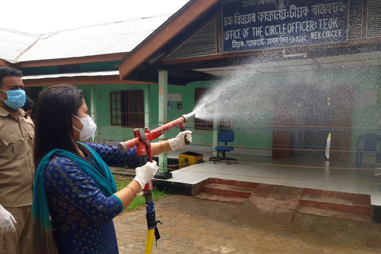 টীয়কৰ ৰাজহুৱা স্থান চেনিটাইজেশ্বন কৰিলে আঞ্চলিক ছাত্ৰ সন্থাই