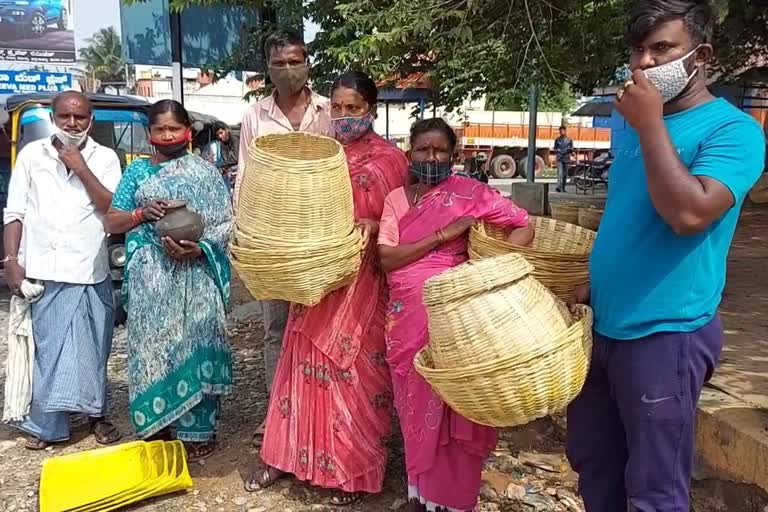 hassan-municipal-officials-carried-bamboo-baskets