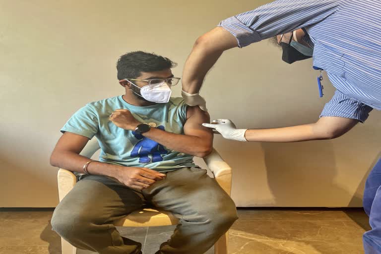 jasprit bumrah gets first jab of vaccine