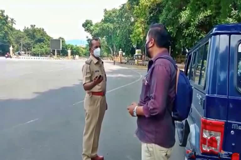 police-charged-fine-against-bike-rider-in-mysore