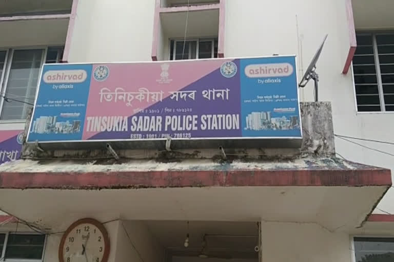 নগদ ধন আৰু সোনৰ অলংকাৰ লৈ উধাও কাম কৰা মহিলা