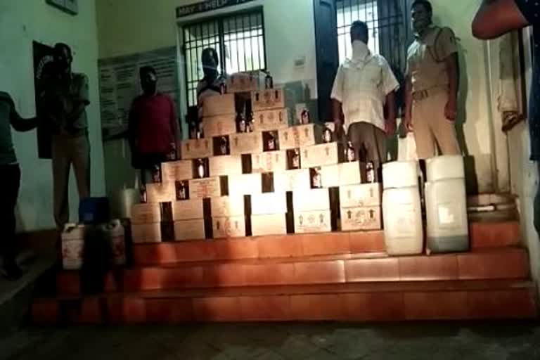 Police raid on smuggled liquor in Chaudhwar,3 people are arrested