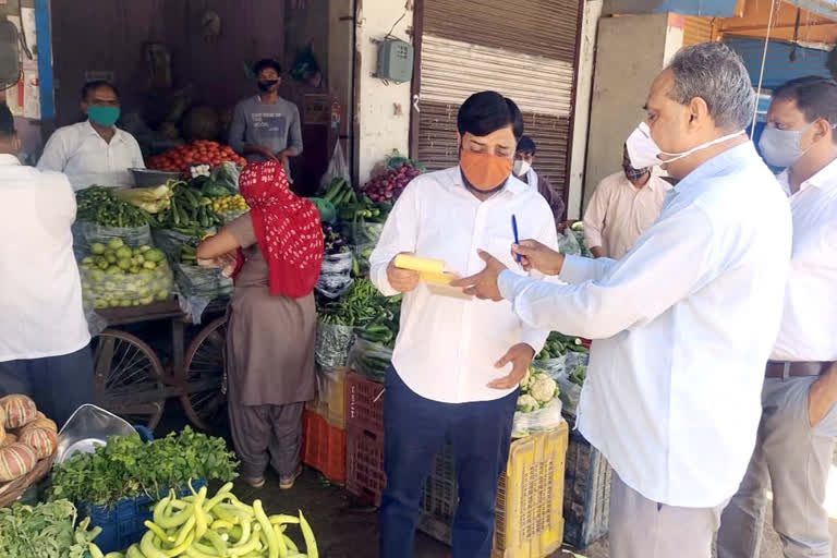 fruit and vegetable vendors for charging extra rates
