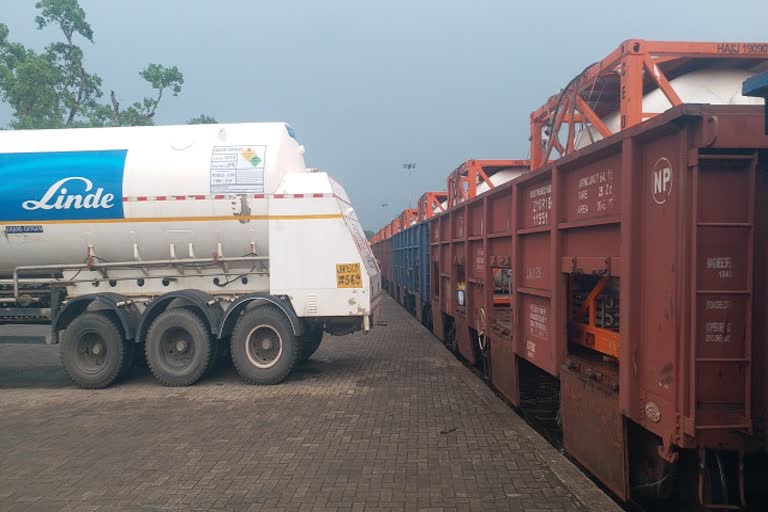 Oxygen plant left for Delhi by Jamshedpur railroad