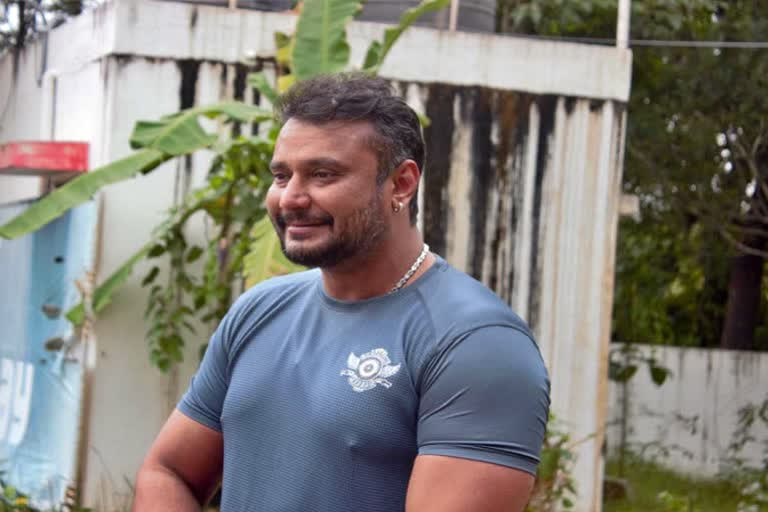 Ganapathi Sacchi Dananda Swamy Gift, Ganapathi Sacchi Dananda Swamy Gift To Darshan, Actor Darshan, Actor Darshan news, ಗಣಪತಿ ಸಚ್ಚಿ ದಾನಂದ ಸ್ವಾಮಿಗಳ ಗಿಫ್ಟ್, ದರ್ಶನ್‌ಗೆ ಗಣಪತಿ ಸಚ್ಚಿ ದಾನಂದ ಸ್ವಾಮಿಗಳ ಗಿಫ್ಟ್, ನಟ ದರ್ಶನ, ನಟ ದರ್ಶನ ಸುದ್ದಿ,