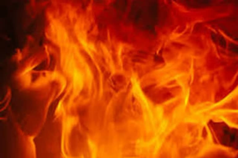 Gujarat: Fire at Covid care centre; 61 patients shifted  Gujarat  Covid care centre  Fire at Covid care centre  കൊവിഡ് കെയർ സെന്‍റർ  കൊവിഡ് കെയർ സെന്‍ററിൽ തീപിടുത്തം  തീപിടുത്തം