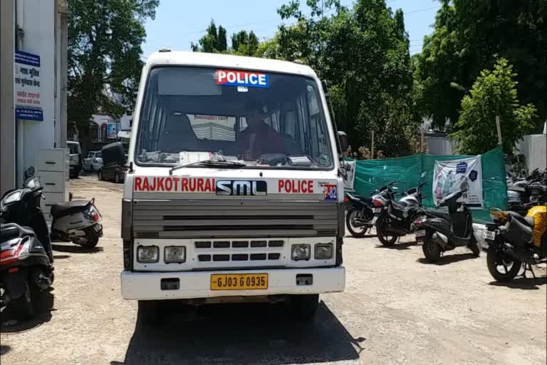 Gujarat police reached Jabalpur