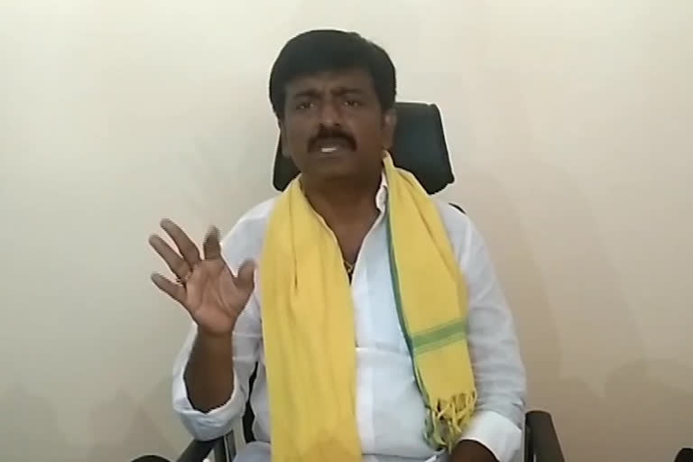 మాట్లాడుతున్న ఎమ్మెల్సీ బీటెక్ రవి