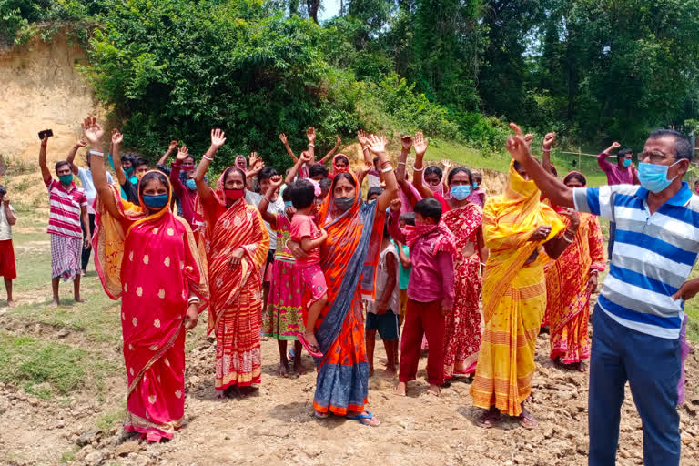 local-public-protest-against-road-construction-corruption