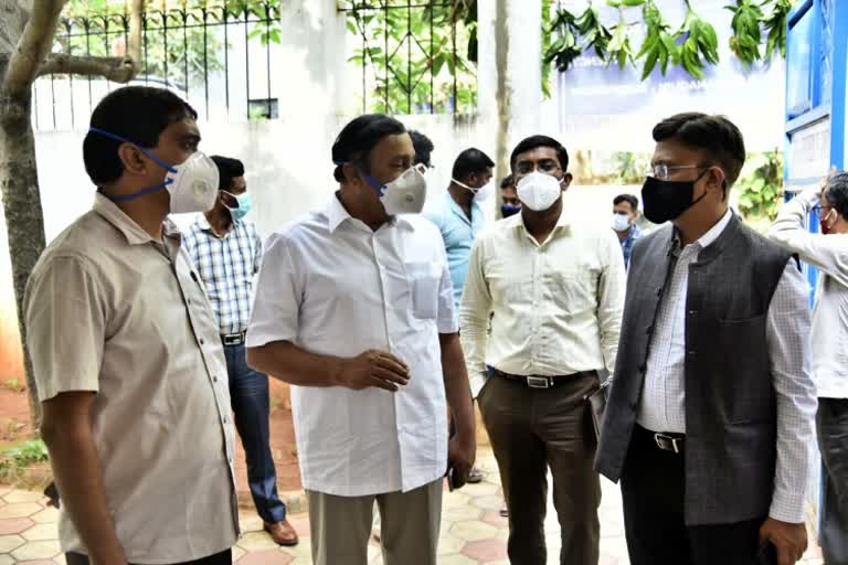 bbmp-chief-commissioners-visit-to-triaging-centers