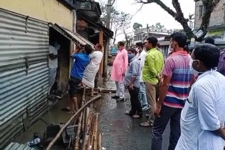 ঘরছাড়া বিজেপি কর্মীদের ঘরে ফেরালেন তৃণমূল বিধায়ক