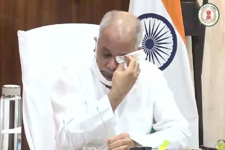 cm bhupesh cried while talking to nurse