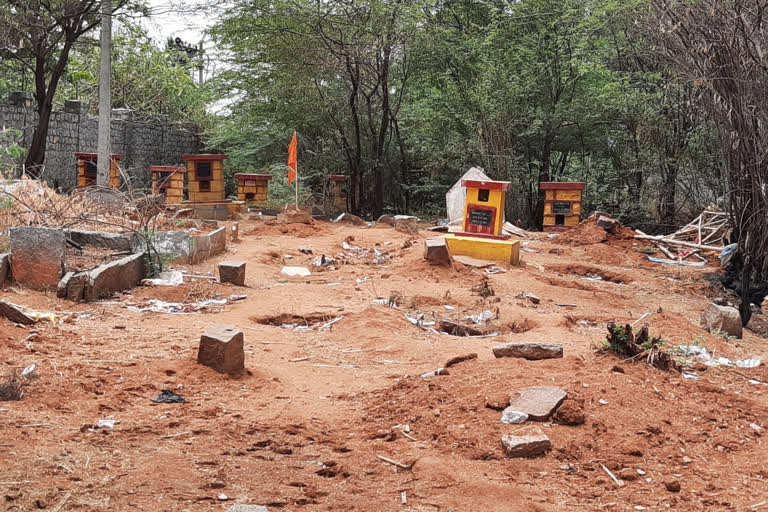 deprivation-of-place-in-cemetery-raichur-news