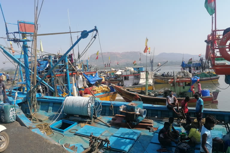 277 fishing boats from Raigad district still at sea