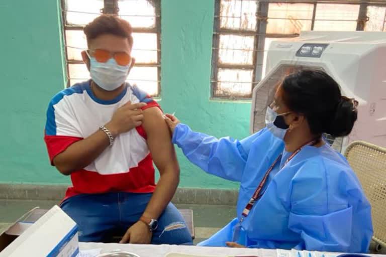 Rishabh Pant took the first dose of the vaccine