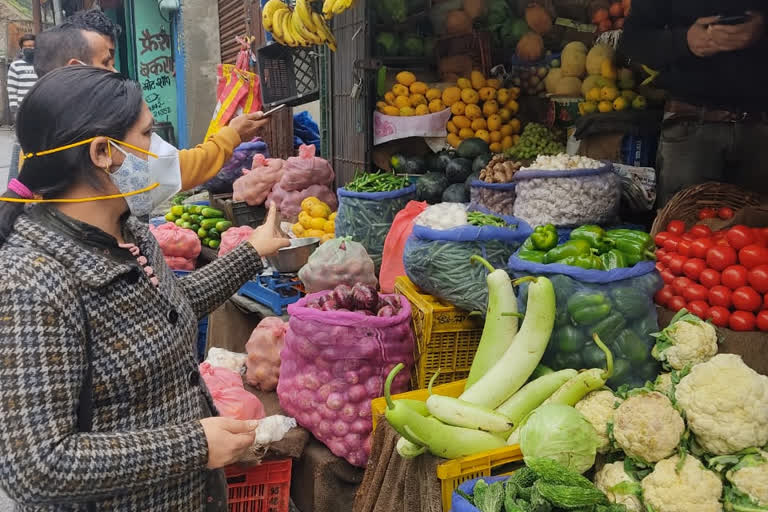 Action on fruit and vegetable vendors in Shimla, शिमला में फल और सब्जी विक्रेताओं पर कार्रवाई