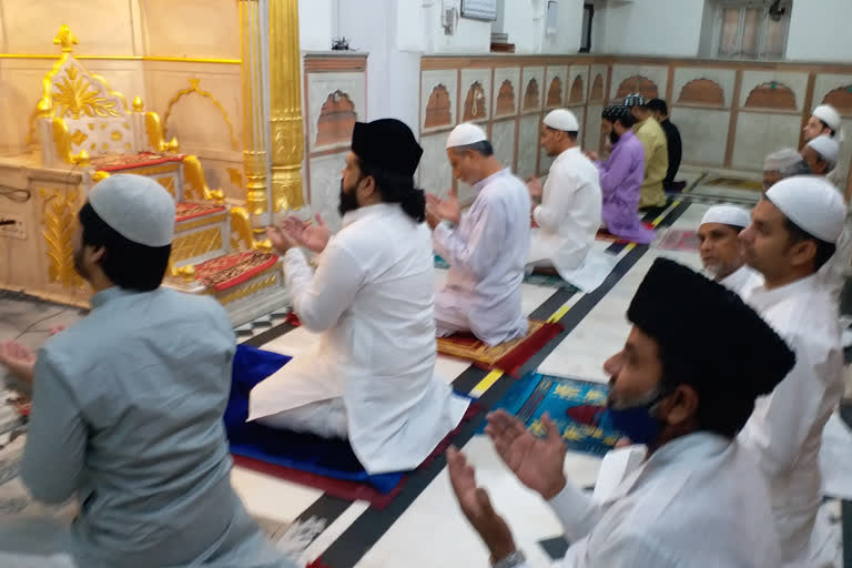 few people offered eid ul fitr namaz in masjid jaipur