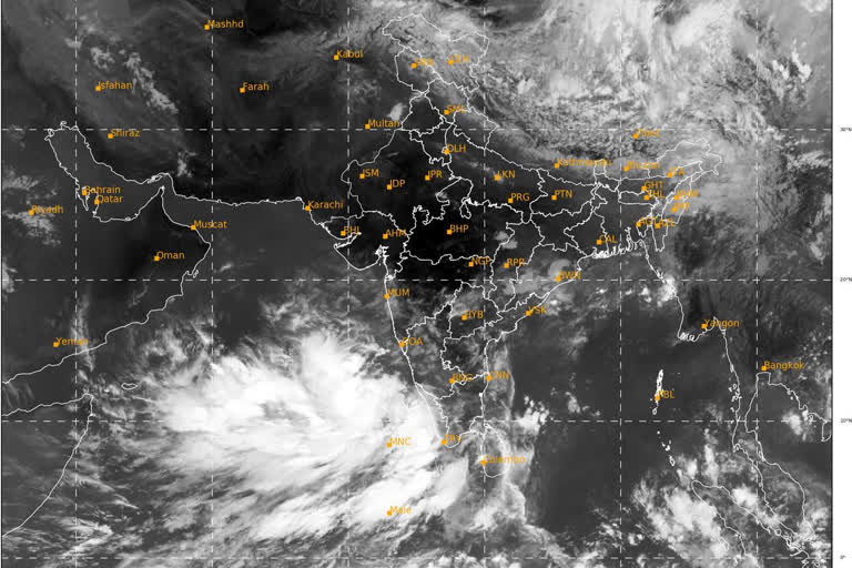 cyclone tauktae  kerala  ടൗട്ട ചുഴലിക്കാറ്റ് ; ആശങ്കയിൽ കേരളം  കേരളം  ടൗട്ട ചുഴലിക്കാറ്റ്