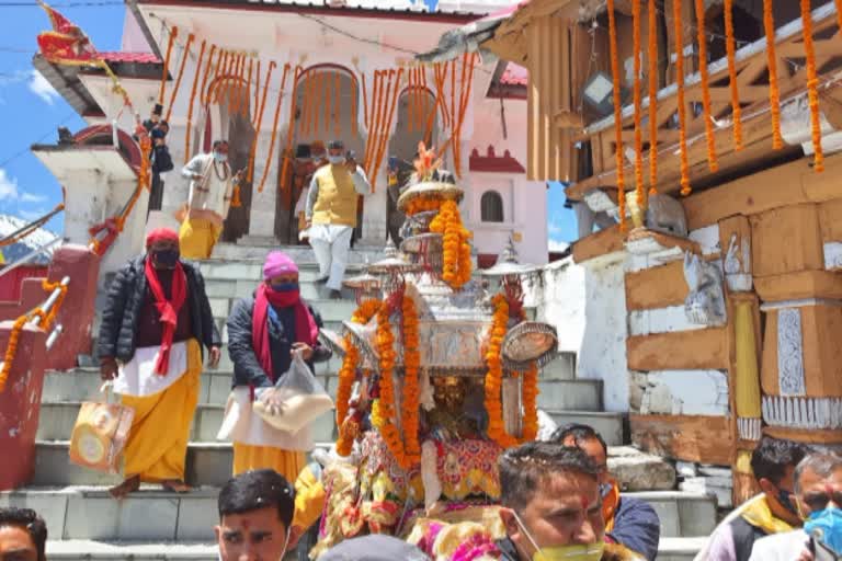 maa ganga doli departs from makhba to gangotri dham uttarkashi