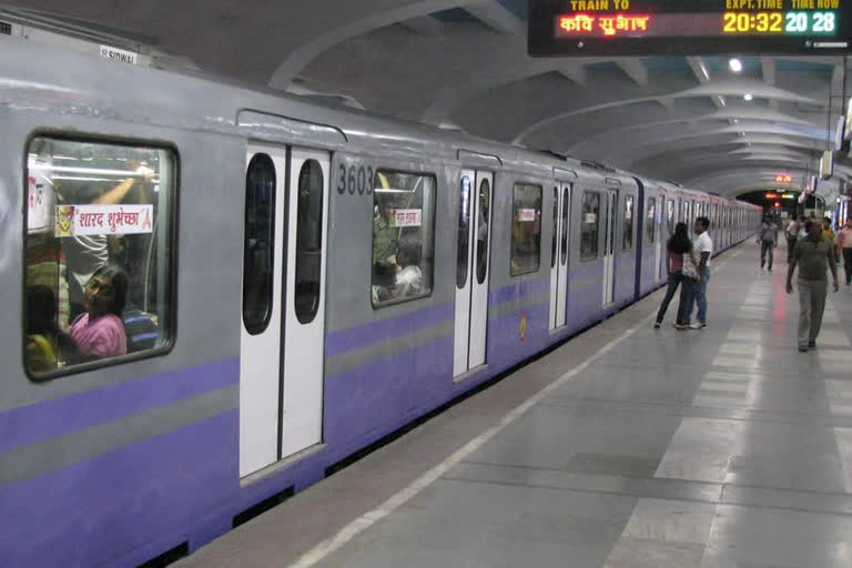 burning smell on moving metro coach at kalighat metro station