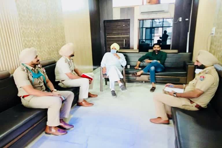 ਵਿਧਾਇਕ ਨੇ ਹਲਕੇ ਦੇ ਨਵੇਂ ਨਿਯੁਕਤ ਪੁਲਿਸ ਅਫਸਰਾਂ ਨਾਲ ਕੀਤੀ ਮੀਟਿੰਗ