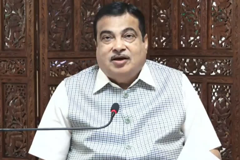 The Congress minister in all praise for Gadkari while critiqued Fadnavis