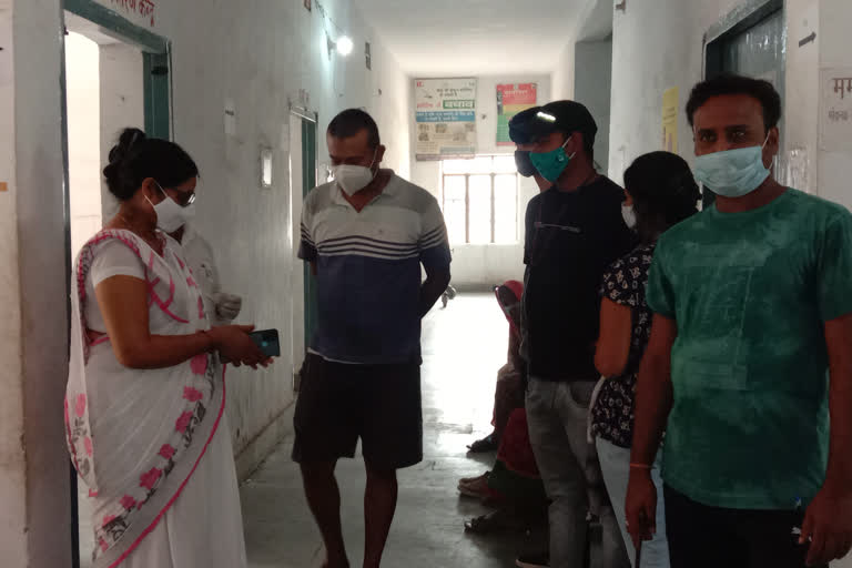 young people confuse about vaccination in sahibganj