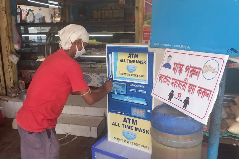 The business association has set up vending machines to give free masks in Shrirampur hooghly