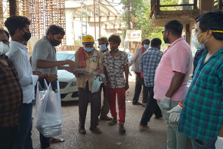 youth providing food to the needy