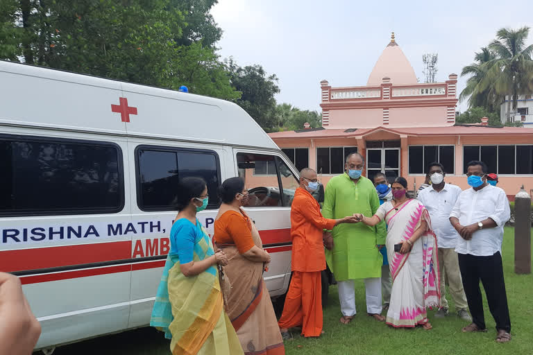 অ্য়াম্বুলেন্স-অক্সিজেন প্রদান বোলপুর রামকৃষ্ণ মিশনের