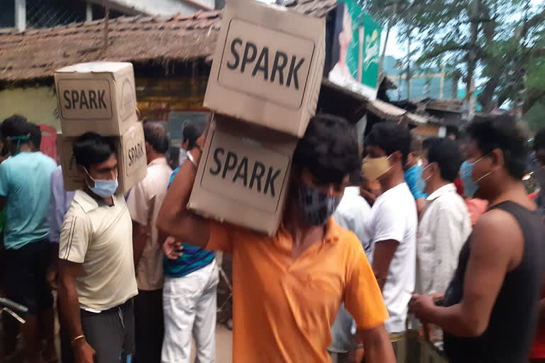 Crowd in wine shops of Bongaon