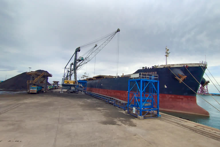 VOC Port creates new record by handling coal ship with highest parcel size