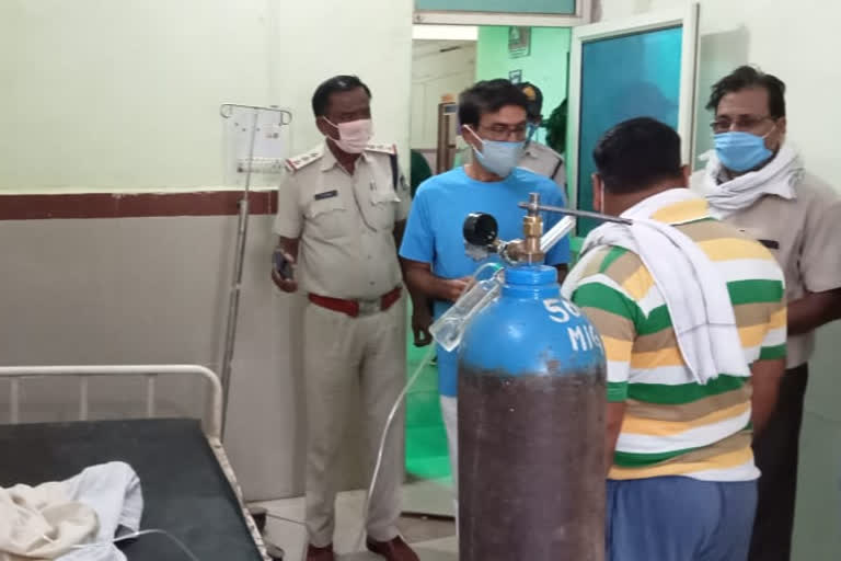 BJP district president delivered oxygen cylinder and flowmeter