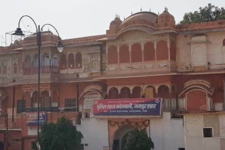 पुलिसकर्मी बनकर घर पहुंच रहे ठग, Thugs reaching home as policemen