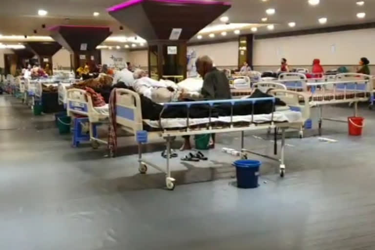 10 thousand beds available in corona hospital delhi