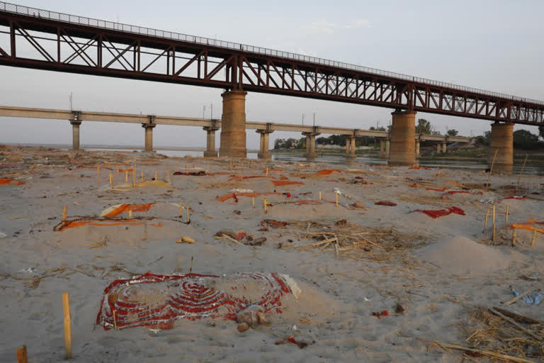 dead bodies in Ganga