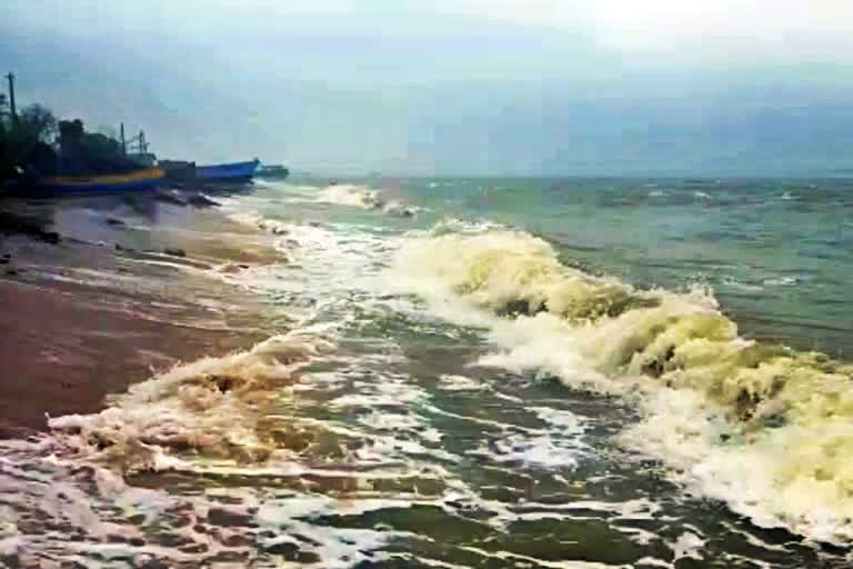 Cyclone: Temporary shelters put up in Mumbai; Navy on standby