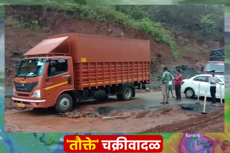 landslide-blocks-stretch-of waked highway