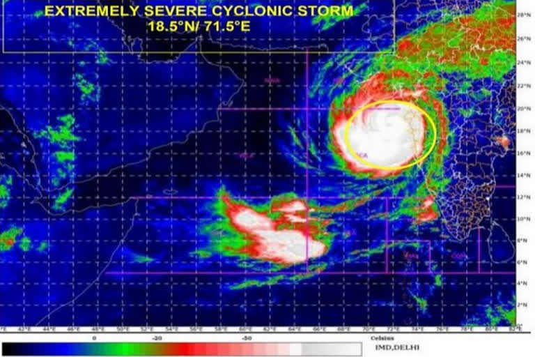 Cyclone Tauktae intensifies into extremely severe cyclonic storm  to hit Gujarat this afternoon: IMD  ടൗട്ടെ ചുഴലിക്കാറ്റ്  ന്യൂഡൽഹി  ഗുജറാത്ത് തീരം  കാലാവസ്ഥാ നിരീക്ഷണ വകുപ്പ്