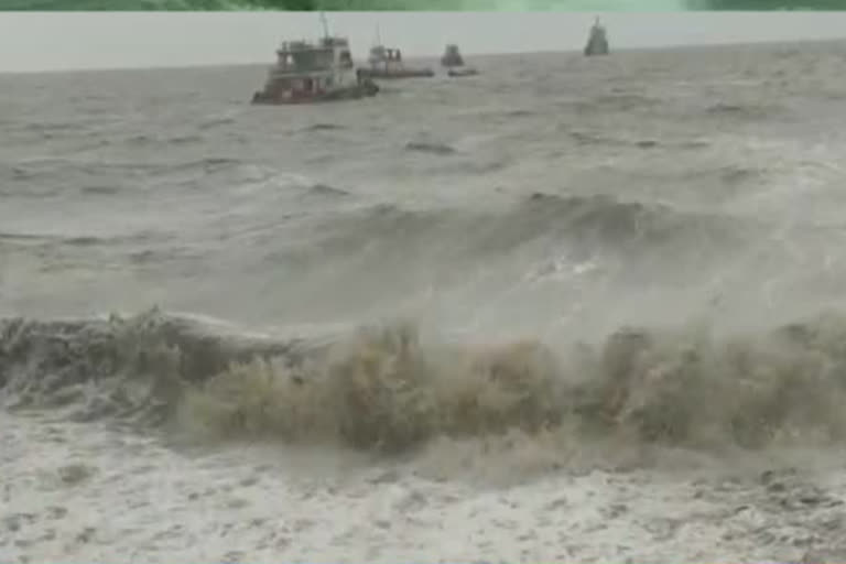 cyclone tauktae is likely to hit the coast of gujarat tonight