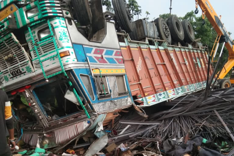 one died in a truck accident at moranjan in rangia