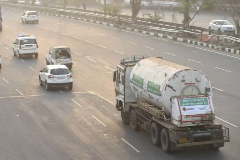 Madhya Pradesh: Tanker with 22 tons of LMO overturns, no report of leakage