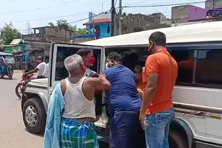 The market is open in Panagarh disobeying the lockdown guidelines police arrest many in durgapur