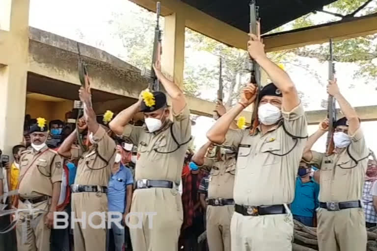 Jawan martyred in J&K cremated with state honours in Jharkhand