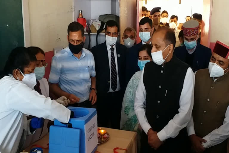 Third phase vaccination begins in Himachal, हिमाचल में तीसरे चरण का वैक्सीनेशन शुरू