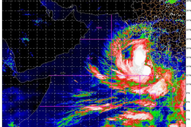 tauktae  cyclone tauktae  tauktae in maharashtra  tauktae in gujarat  casualties due to tauktae  Cyclone Tauktae claims six lives in Maharashtra  മഹാരാഷ്ട്രയില്‍ നാശം വിതച്ച് ടൗട്ടെ ചുഴലിക്കാറ്റ്  മഹാരാഷ്ട്ര  ടൗട്ടെ ചുഴലിക്കാറ്റ്  മഹാരാഷ്ട്രയില്‍ ടൗട്ടെ ചുഴലിക്കാറ്റ്  ചുഴലിക്കാറ്റ്  അറബിക്കടലില്‍ ടൗട്ടെ ചുഴലിക്കാറ്റ്  ടൗട്ടെ  ടൗട്ടെ മഹാരാഷ്ട്ര  മഹാരാഷ്ട്രയില്‍ മഴ  Maharashtra