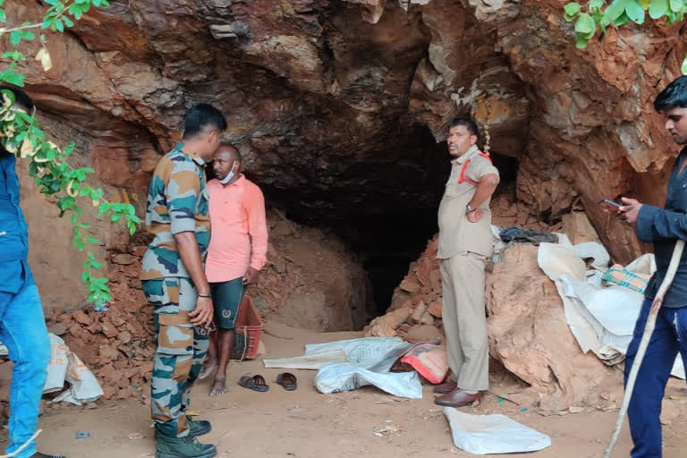 treasure hunt  seshachalam forest  tirumala hills  alipiri  സേശാചലം വനത്തിൽ നിധി വേട്ടക്കാർ പൊലീസ് പിടിയിൽ  സേശാചലം വനം